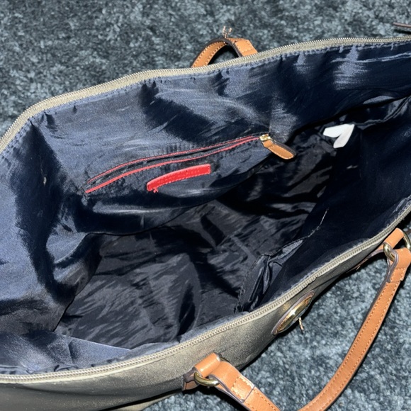 Tommy Hilfiger Duffle Bag - Picture 3 of 3